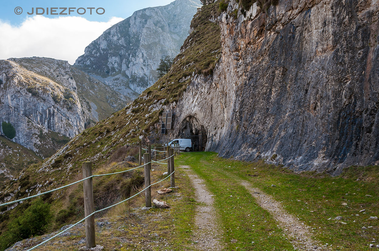 Entrada a la Cueva de la Sotorraña
