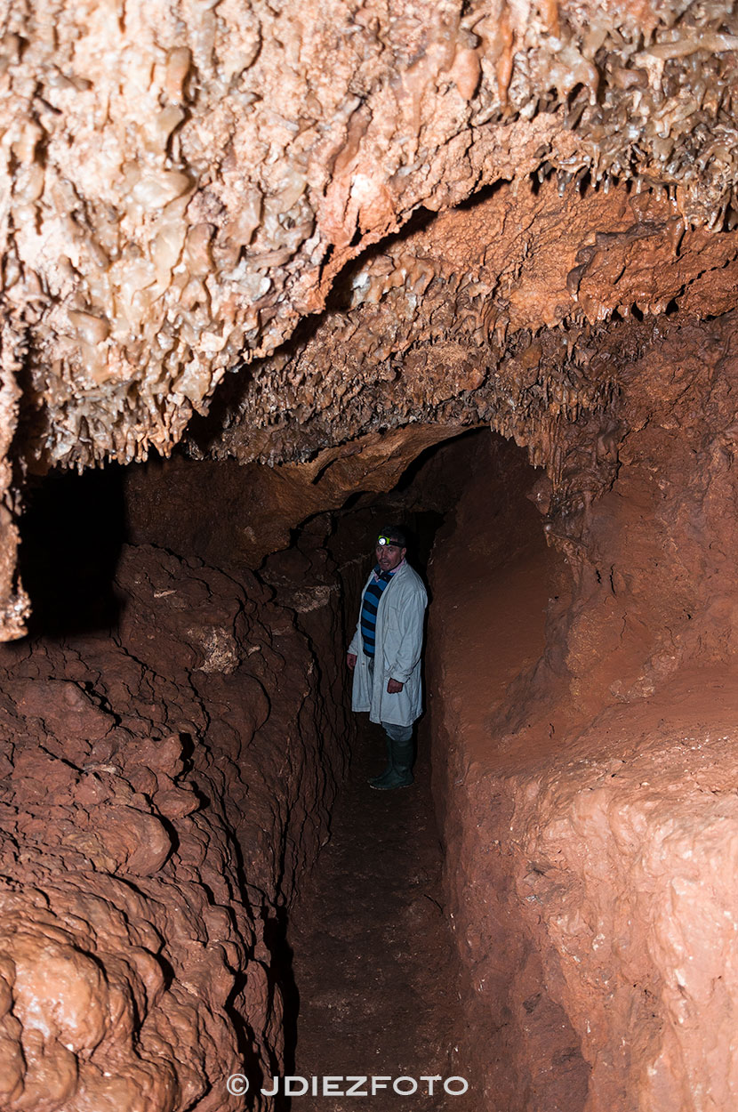 Pasillo al interior de la Cueva de queso de Bejes