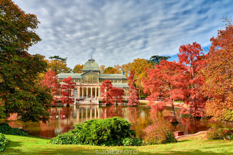 Palacio de Cristal del Parque del Retiro en Otoño