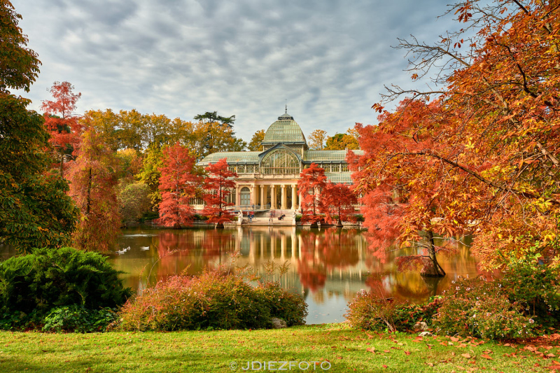 Palacio de Cristal del Parque del Retiro en Otoño
