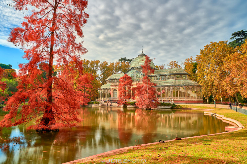 Palacio de Cristal del Parque del Retiro en Otoño