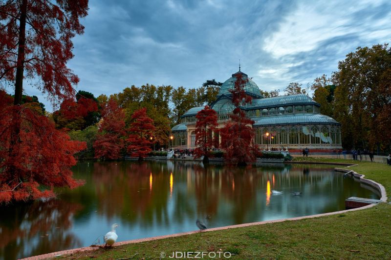 Palacio de Cristal del Parque del Retiro en Otoño
