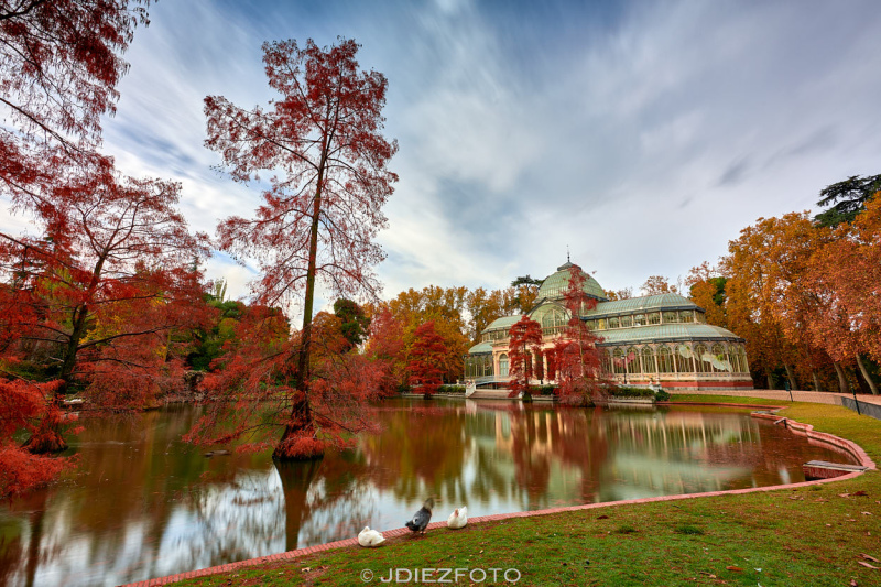 Palacio de Cristal del Parque del Retiro en Otoño